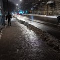 Orų permainos kelia plikledžio pavojų – Vilniuje jau vykdomi prevenciniai barstymai druska
