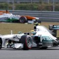 L. Hamiltonas bandys įveikti S. Vettelį lenktynėse