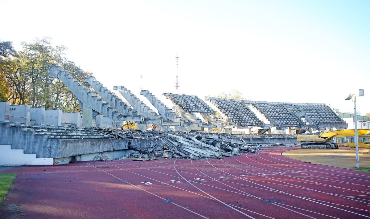 Rekonstruojamas S. Dariaus ir S. Girėno stadionas