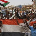 Sudaniečiai švenčia, protestuotojams ir generolams susitarus dėl valdžios