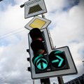 Žalio šviesoforo signalo vilnietis laukė 15 minučių, o „Susisiekimo paslaugos“ kaltina vairuotojus