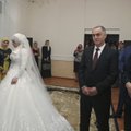 Po vestuvių su 17-mete Rusijoje nerimsta aistros