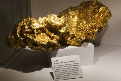 Didžiausio pasaulyje aukso grynuolio kopija. Shutterstock nuotr.