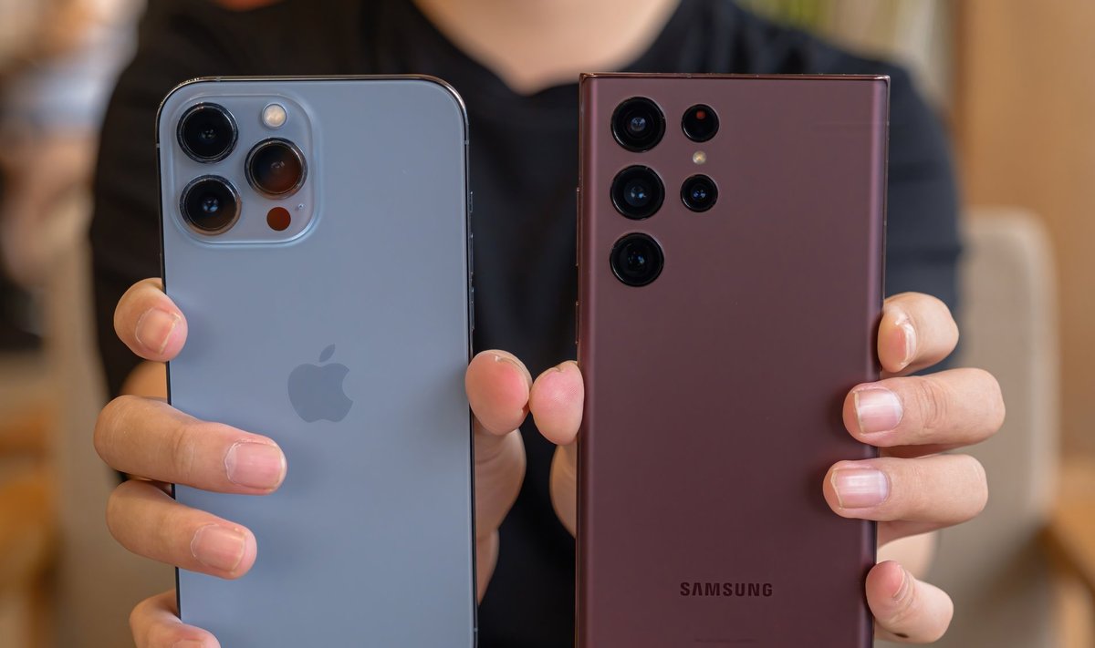 „iPhone“ ir „Samsung“