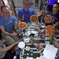 TKS astronautai surengė picų vakarėlį