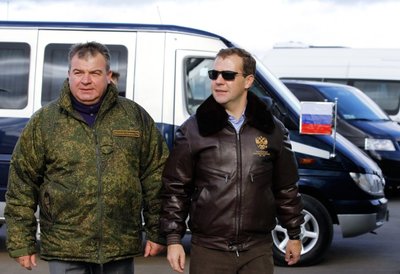 Anatolijus Serdiukovas ir Dmitrijus Medvedevas