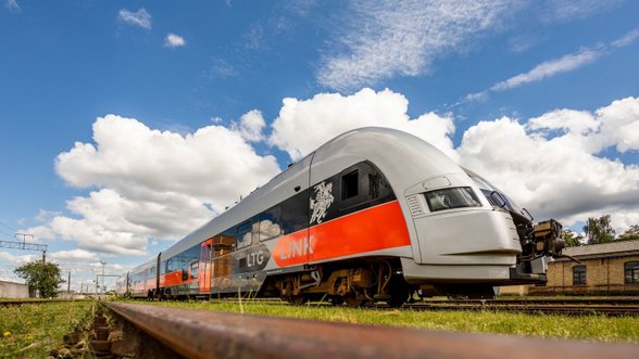 „Rail Baltica“ linijoje planuojami trys regioniniai maršrutai: juose traukiniai įsibėgės iki 200 km/h greičio