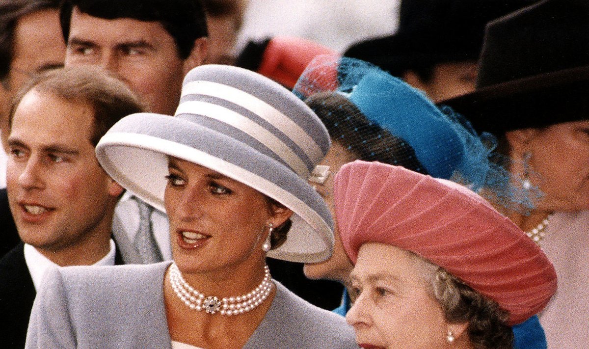 Princesė Diana, Elžbieta II