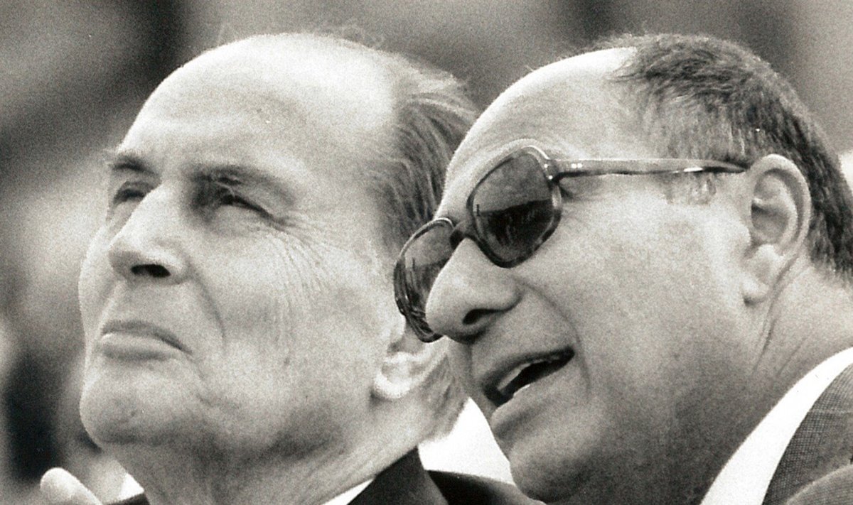 Francois Mitterrandas (kairėje)
