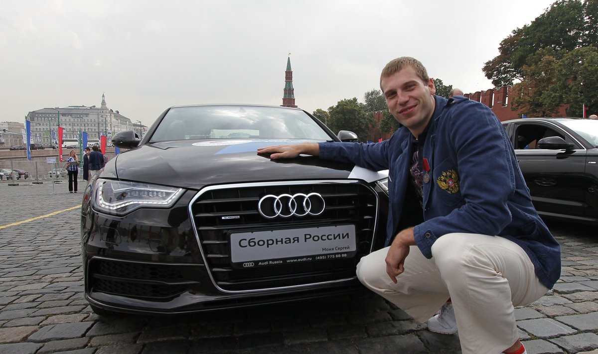 Bronzos medalio olimpiadoje laimėtojas krepšininkas Sergejus Monia 2012 m. dovanų gavo automobilį Audi