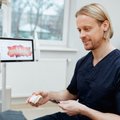 Gydytojas pristatė pažangiausią dantų atkūrimo metodą: taip implantuojant kyla mažiau komplikacijų