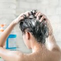 Teisinga priežiūra padės turėti sveikus ir žvilgančius plaukus: patarė, kaip dažnai juos plauti ir kaip skalauti