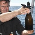 Iš laivo nuolaužų Baltijos jūroje iškeltas seniausias pasaulyje šampanas