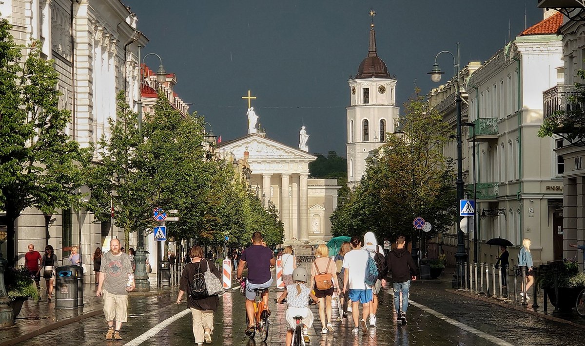 2020 07 20 Vasaros pasivaikščiojimai Gedimino prospekte Vilniuje
