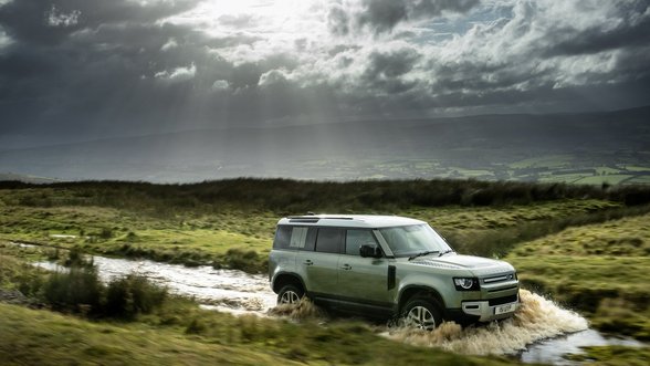 „Land Rover“ gamoje – net 6 visureigiai su „Plug-in“ varikliais