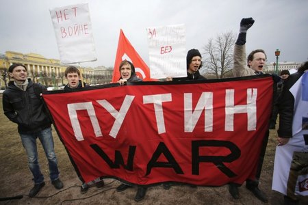 Sankt Peterburge vyko mitingas prieš Rusijos veiksmus Ukrainoje
