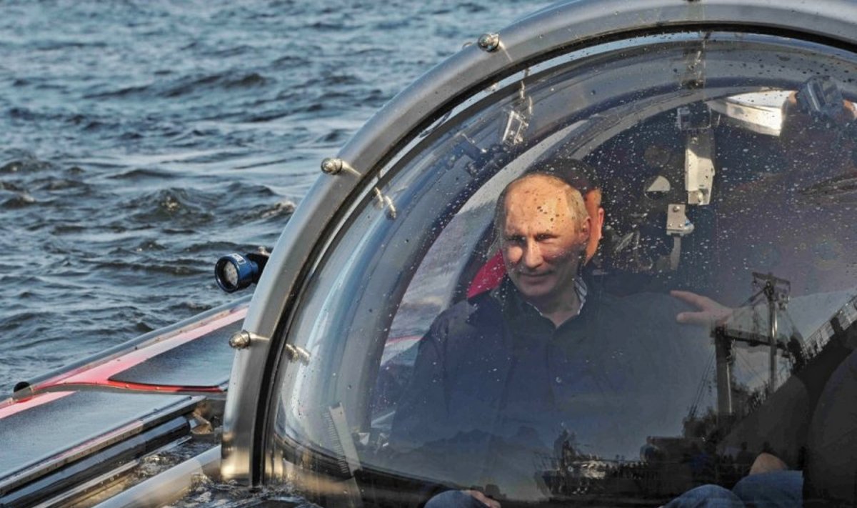 Vladimiras Putinas batiskafu panėrė į Baltijos jūros dugną 