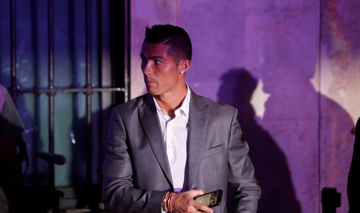 Cristiano Ronaldo savo viešbučio atidarymo šventėje