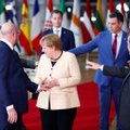 Europos lyderiai Angelai Merkel plojo atsistoję