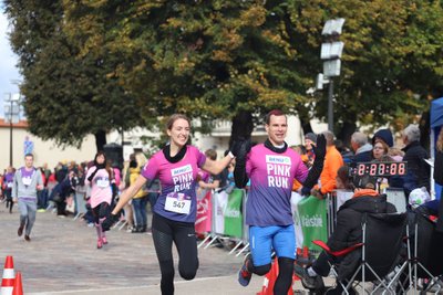 Pora drauge dalyvavo ir „Pink run“ bėgime.