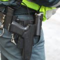 Kauno gatvėmis vaikštinėjęs peiliu ginkluotas jaunuolis puolė policininkus, teko panaudoti tarnybinį ginklą