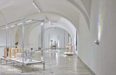  Daydreamer”, šviesos objektas, paroda „Nematomi. Istoriniai baldai iš šiuolaikinio dizaino perspektyvos”. Taikomosios dailės ir dizaino muziejus, 2022.  Norbert Tukaj nuotr.