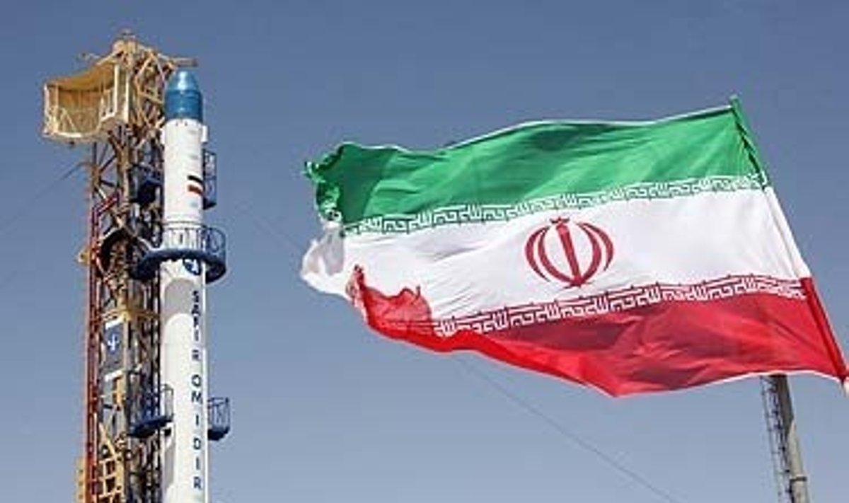 Iranas paleido palydovą gabenančią raketą 