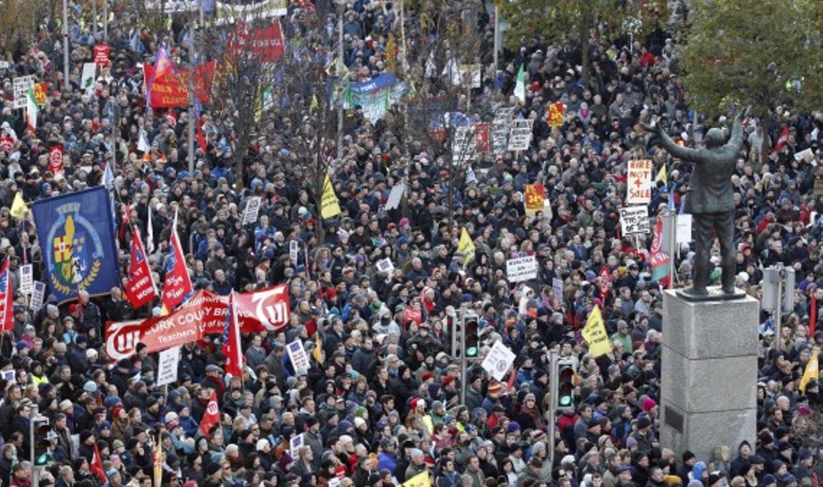 Dubline tūkstančiai protestavo prieš taupymo politiką