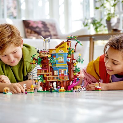LEGO Friends Draugystės namelis medyje