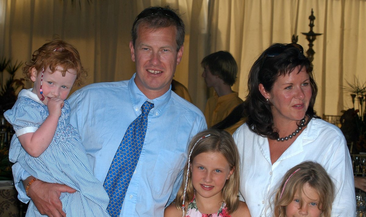 Ivaras Mountbattenas ir žmona Penny su vaikais