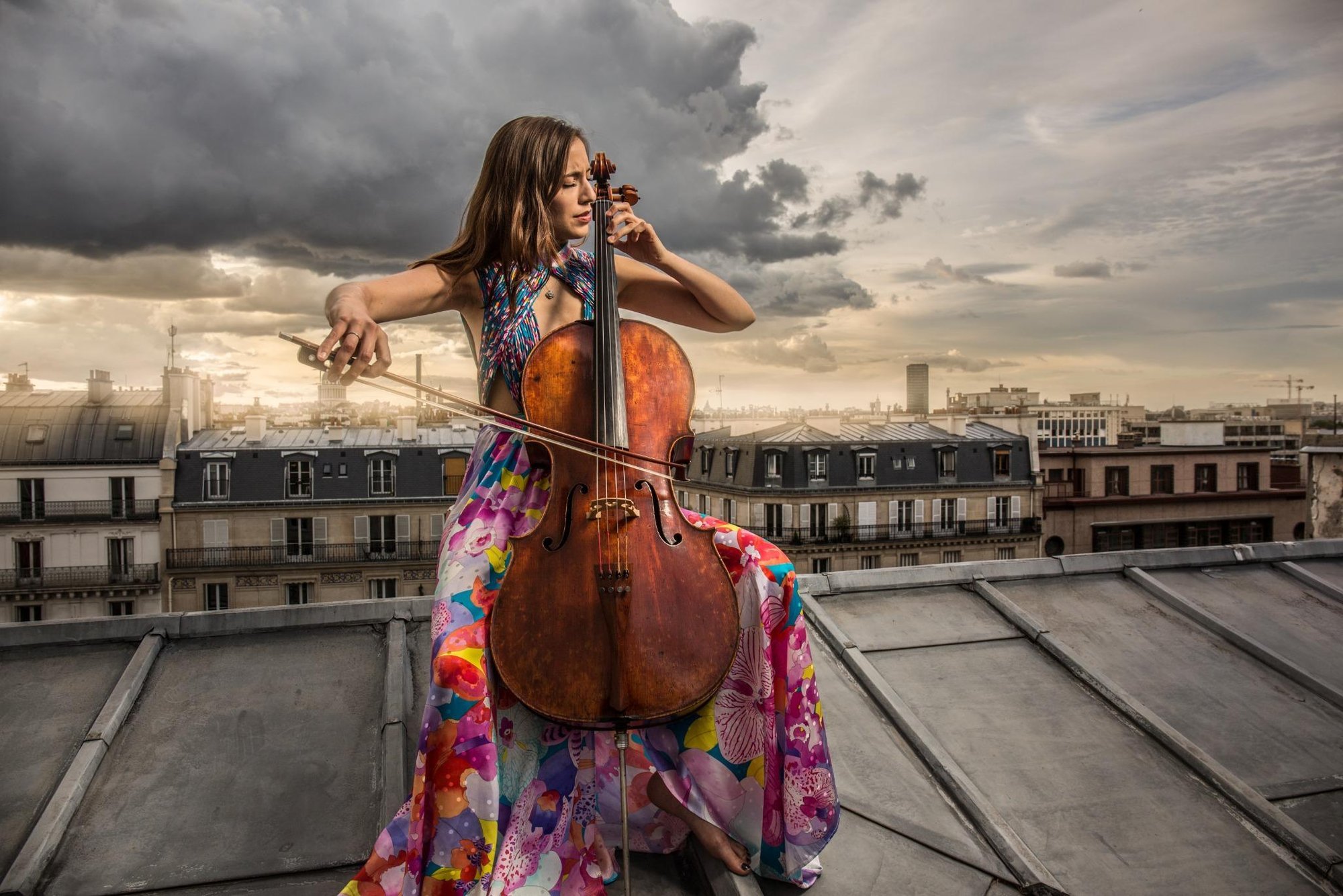 Wiolonczelista Camille Thomas i Narodowa Orkiestra Symfoniczna Litwy na koncercie otwierającym Festiwal Wileński „Moje serce otwiera się na Twój głos”