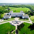 Lithuania presents Vatican gardens with 3 oak trees - radio