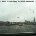 Nufilmavo įžūlų vairuotoją Vilniuje: išlėkęs į sankryžą, rėžėsi į kitą automobilį