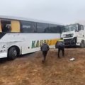 Paaiškėjo daugiau autobuso avarijos Molėtų r. aplinkybių: mokytoja ir dvi mokinės dėl sužalojimų paguldytos į ligoninę