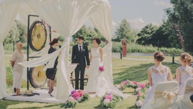 „Magiškos vestuvės“: išvažiuojamoji sutuoktuvių ceremonija – kai susituokti galite ten kur norite
