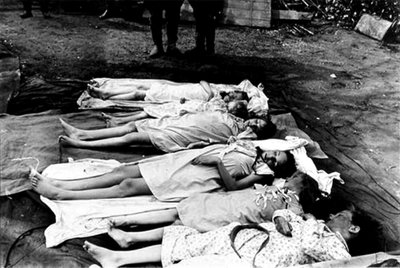Goebbelsų vaikai, motinos nunuodyti cianidu, Fiurerio bunkeryje. Fotografuota, kai jų kūnus rado sovietų kariai.