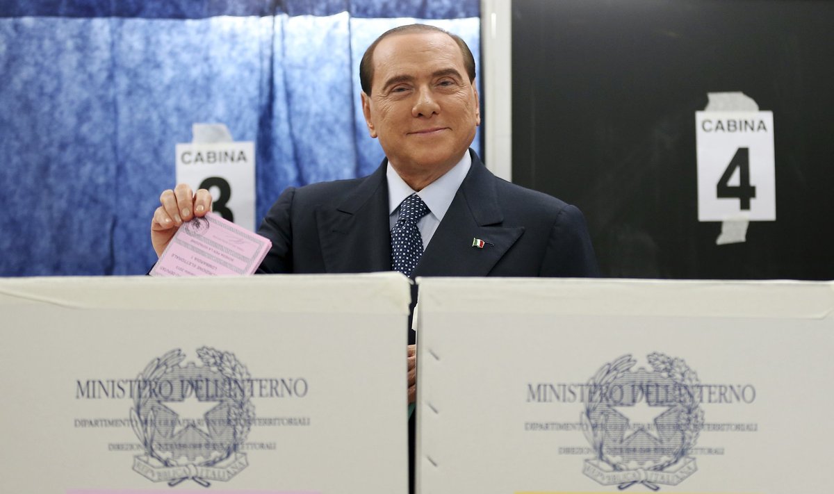 Rinkimai Italijoje. Silvio Berlusconi balsuoja