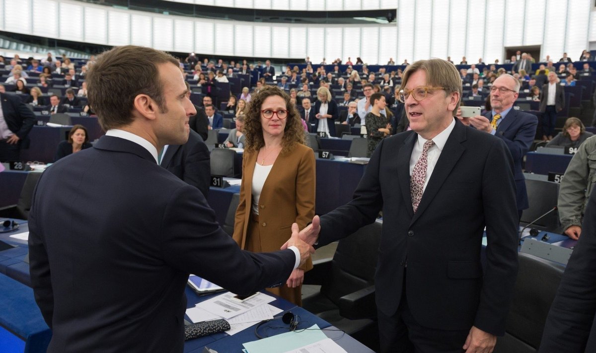 Europos liberalų lyderis Guy Verhofstadtas ir Prancūzijos prezidentas Emmanuelis Macronas  