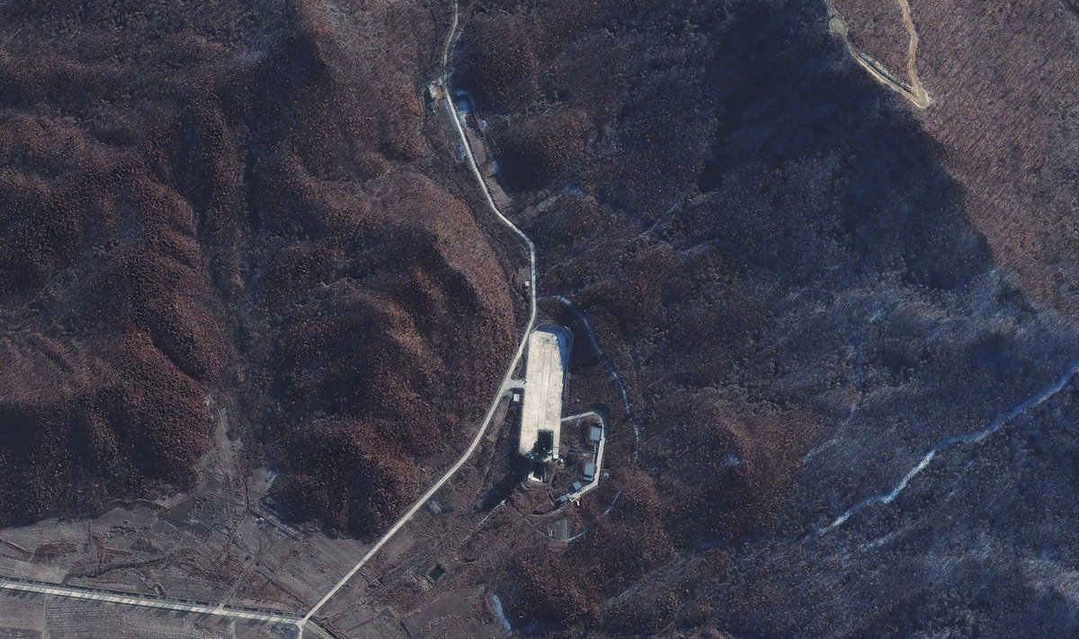 Šiaurės Korėjos raketų stotyje suintensyvėjo veikla, rodo palydovinės nuotraukos