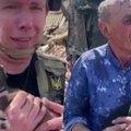 Akimirka, prilygstanti stebuklui: gelbėtojai Ukrainoje iš po griuvėsių atkasė ir senoliui grąžino šuniuką