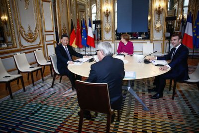 Jeanas-Claude'as Junckeris, Xi Jinpingas, Emmanuelis Macronas, Angela Merkel