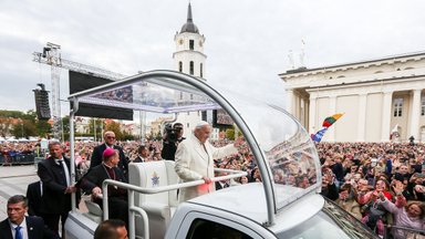 Pope urges young Lithuanians 'to swim against current of individualism'