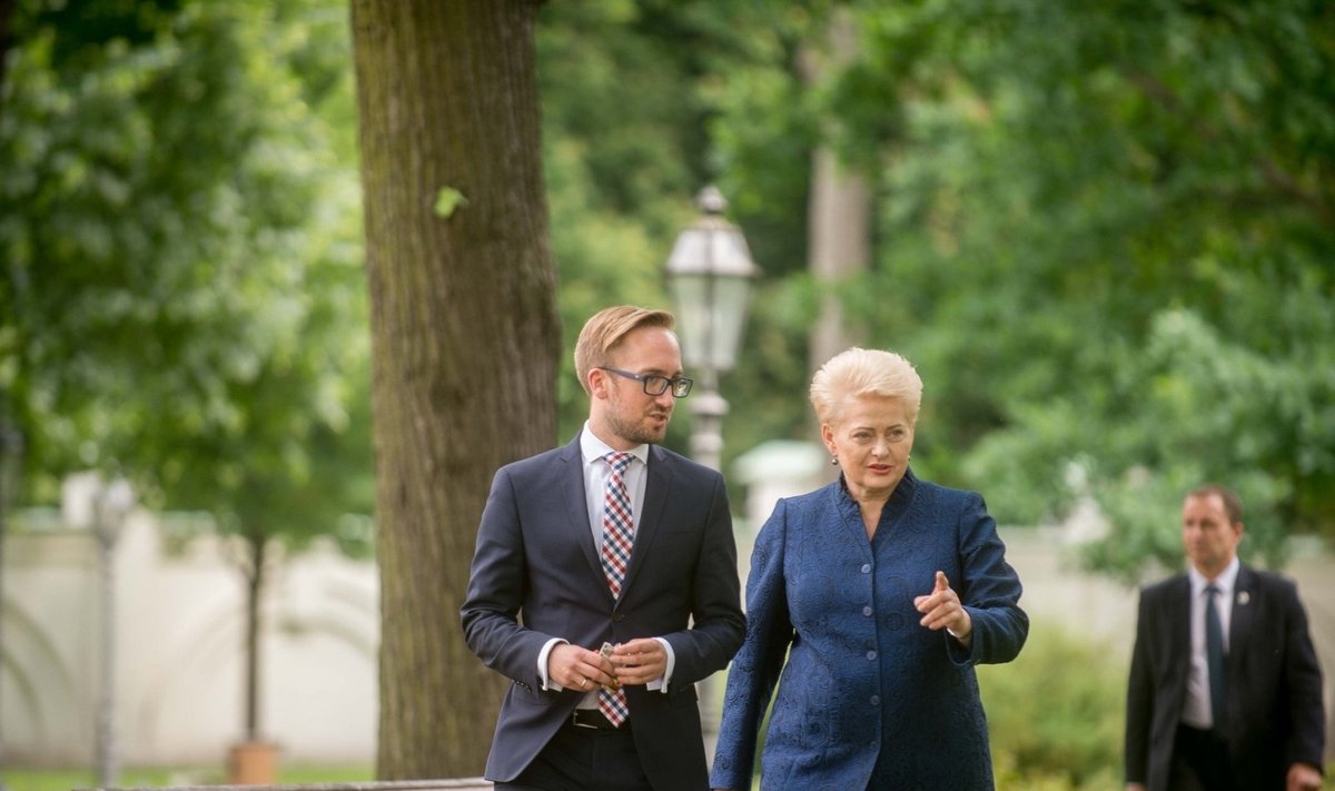 Kadenciją baigusi Dalia Grybauskaitė ir jos patarėjas Liudas Zakarevičius. 