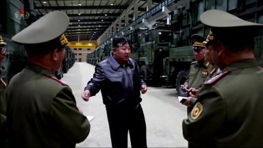 Šiaurės Korėjos lyderis inspektavo taktinių raketų ginkluotės sistemą