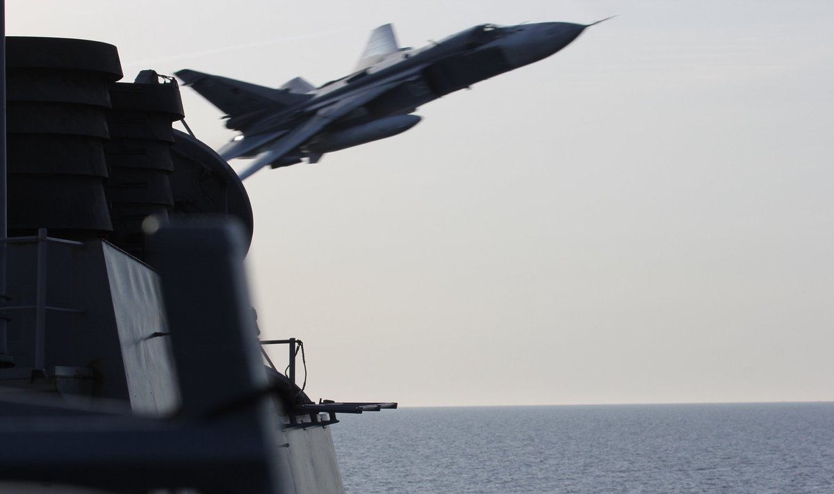 russian-jet-buzzes-us-navy-ship