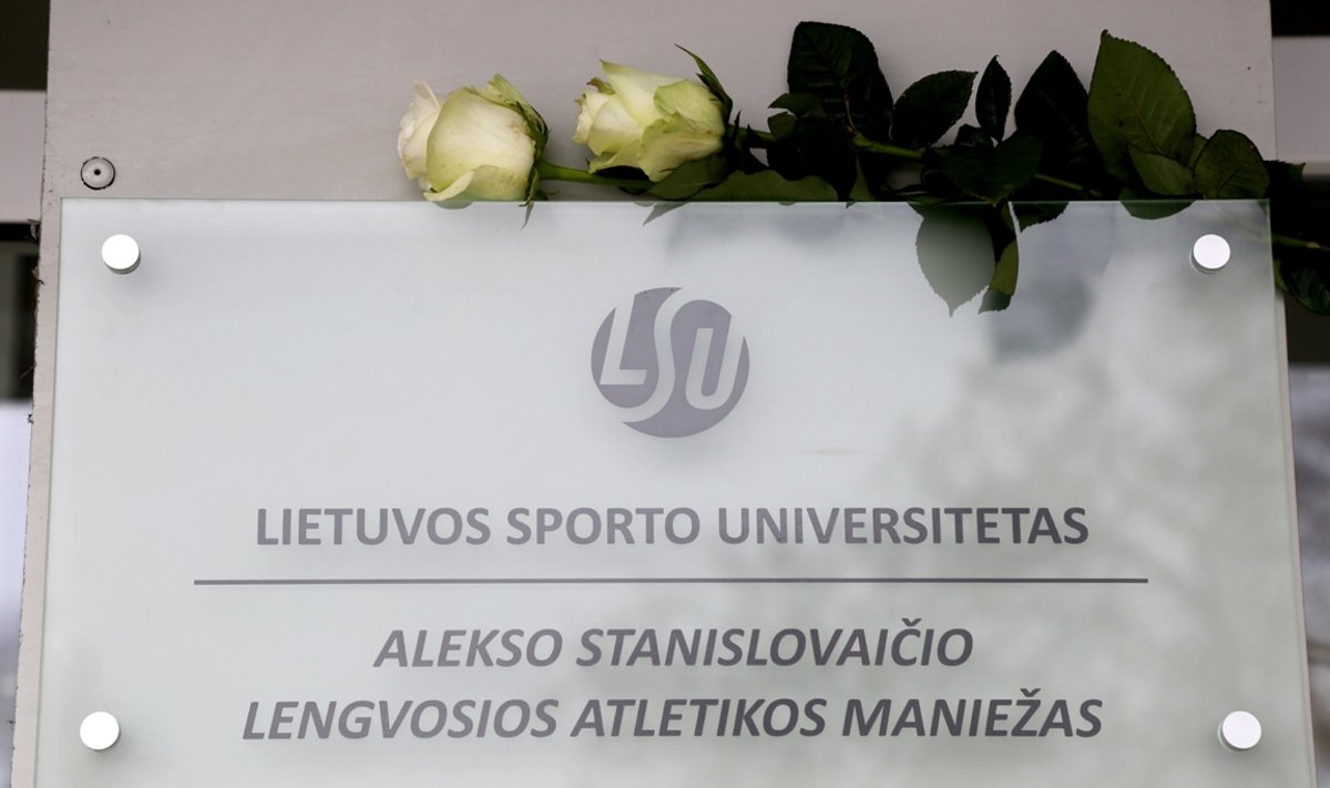 LSU lengvosios atletikos maniežui suteiktas A. Stanislovaičio vardas (LSU nuotr.)