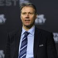 FIFA direktorius M. van Bastenas siūlo panaikinti futbolo nuošales ir geltonas korteles