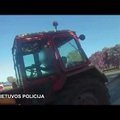 Trakų rajone siautėjo girtutėliai traktorininkai: vienas apsivertė, kitas nusprendė nuvažiuoti apsipirkti