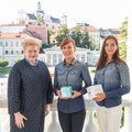 Lithuanian president presents perfume to athletes robbed in Rio