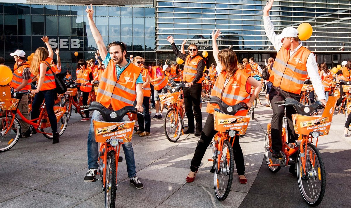 Iš Europos aikštės išriedėjo 200 orandžinių dviračių